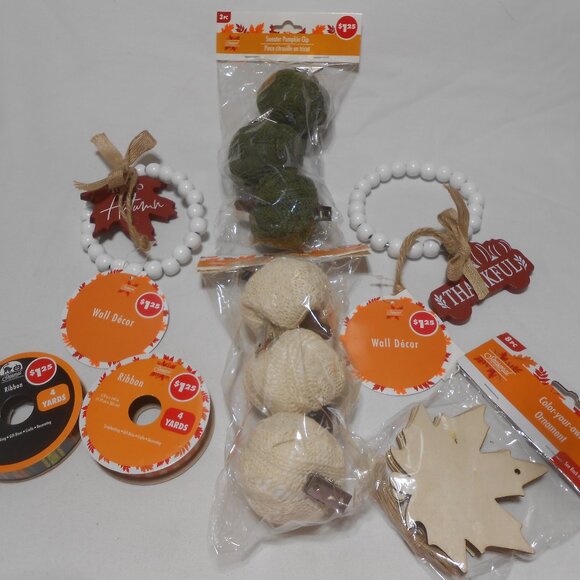 NEW LOT FALL HALLOWEEN THANKSGIVING THEMED ITEMS PUMPKINS CRAFT SWEATER CLIPS π - Picture 1 of 9